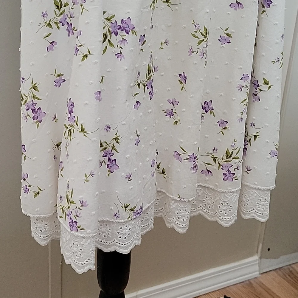 Dainty Floral Dress - Picture 4 of 7